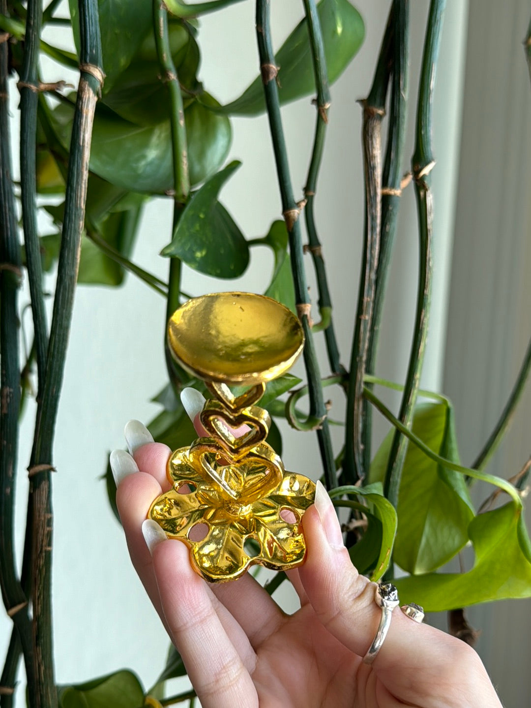 Gold Heart Sphere Stand