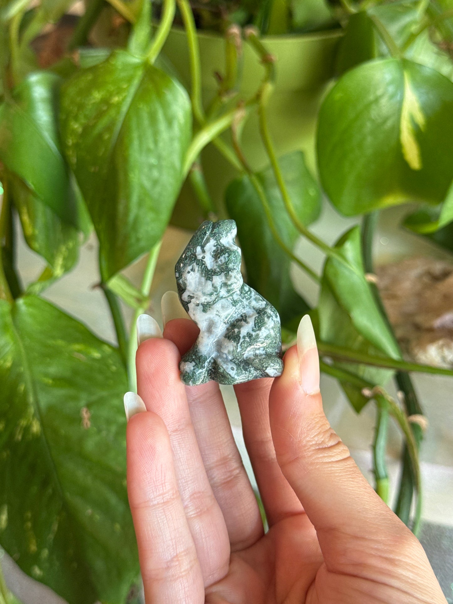 Moss Agate Howling Wolf Carving