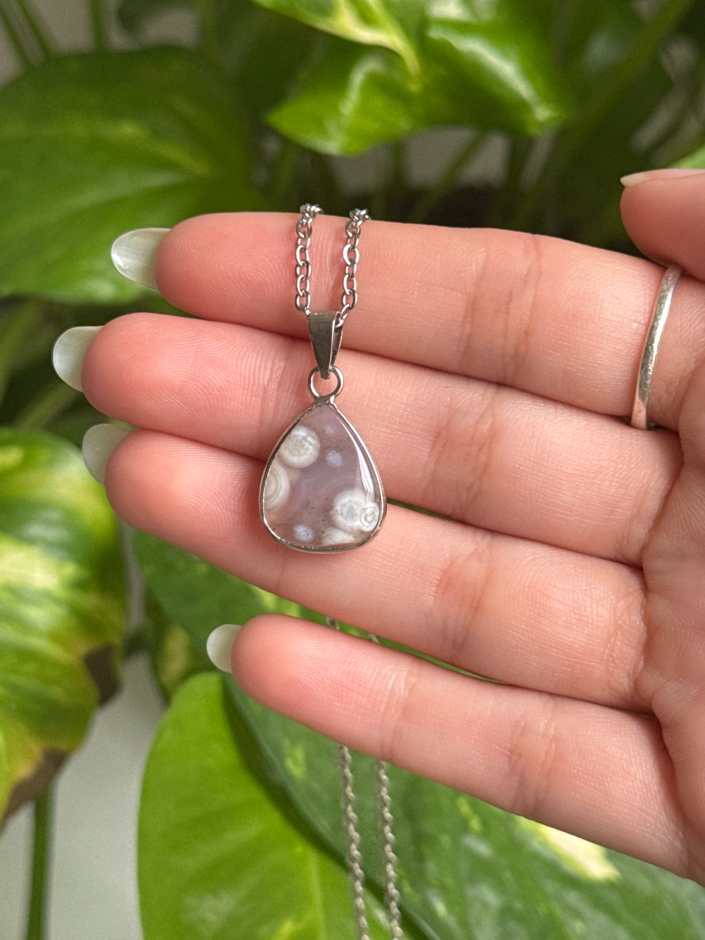 Moody Orby Flower Agate Necklace