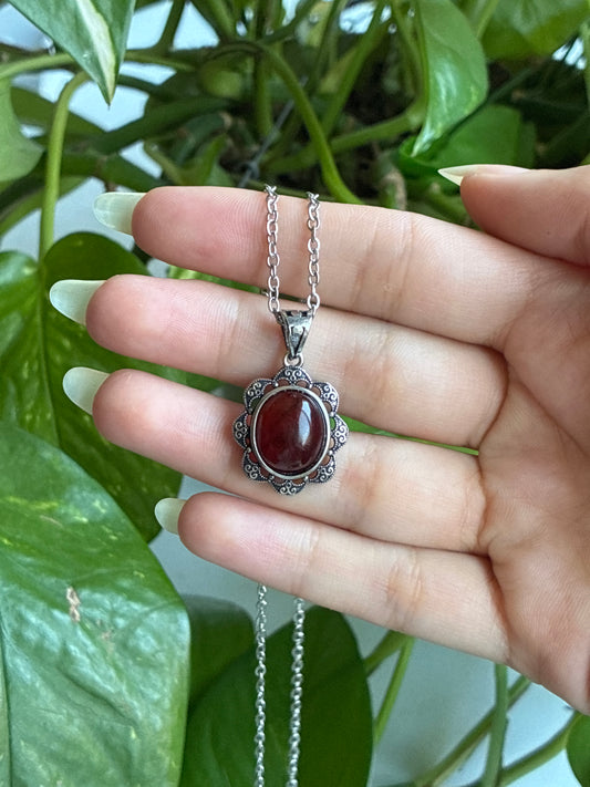 Red Amber Vintage Style Flower Necklace