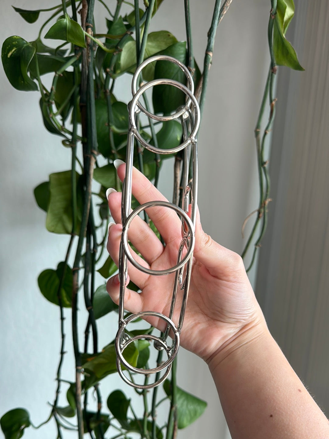 Silver Arch Sphere Stand