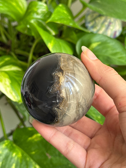 Volcano Agate Sphere C *UV Reative