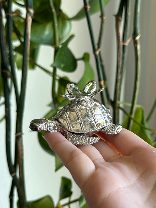 Silver Turtle Trinket Sphere Stand *shell opens*