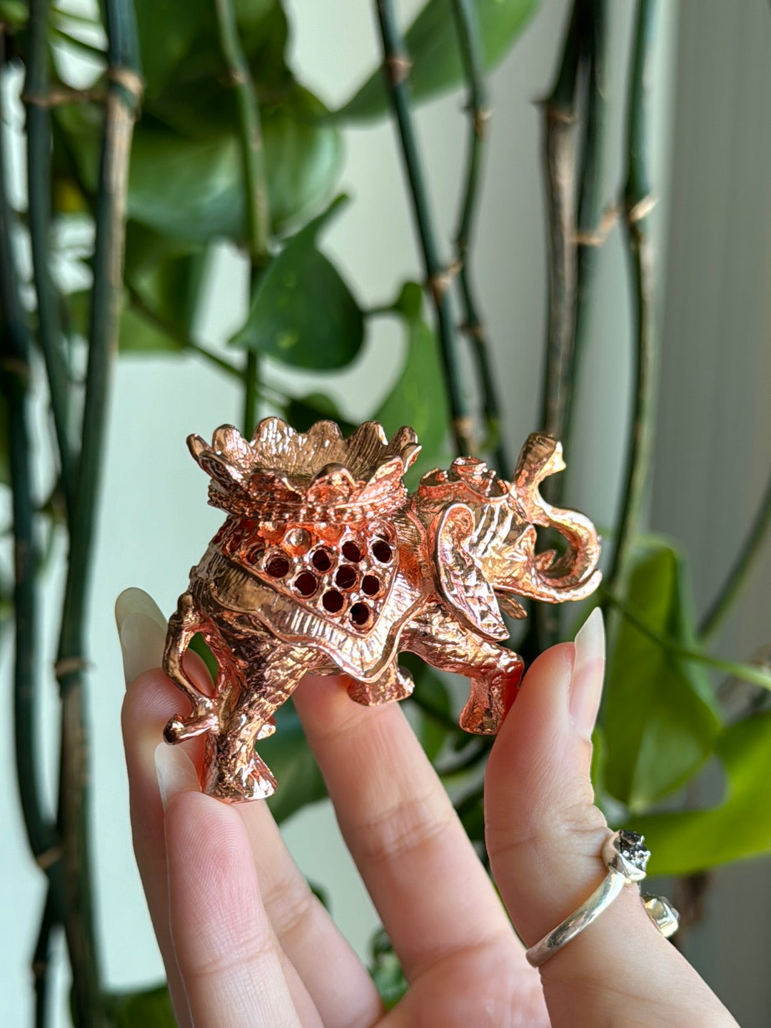 Rose Gold Elephant Sphere Stand