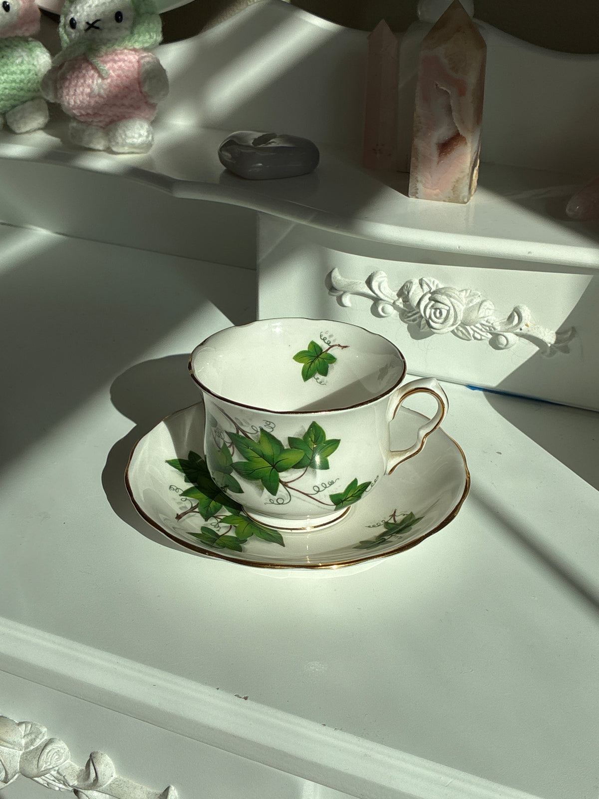 Vines of Ivy Tea Cup