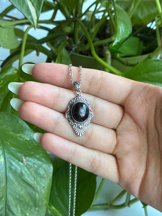 Hypersthene Flashy Vintage Style Necklace