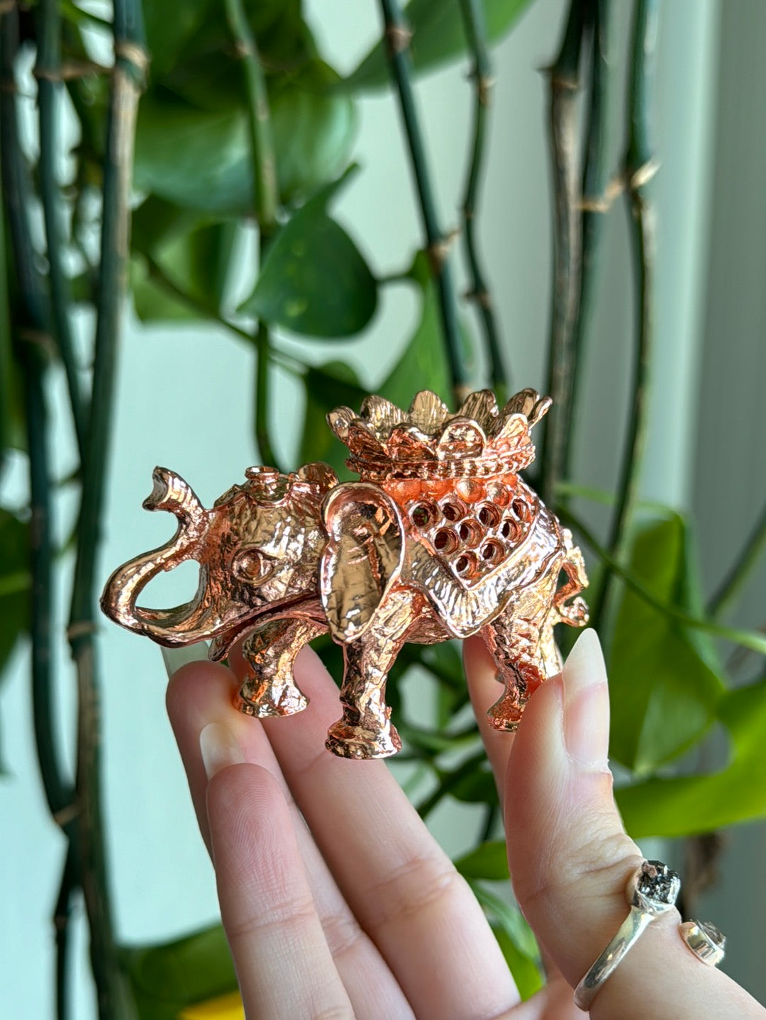 Rose Gold Elephant Sphere Stand