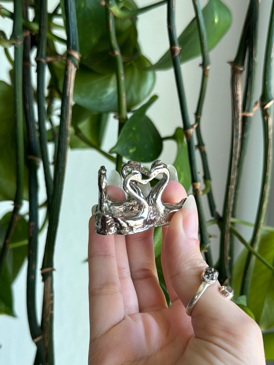 Swan Heart Silver Sphere Stand