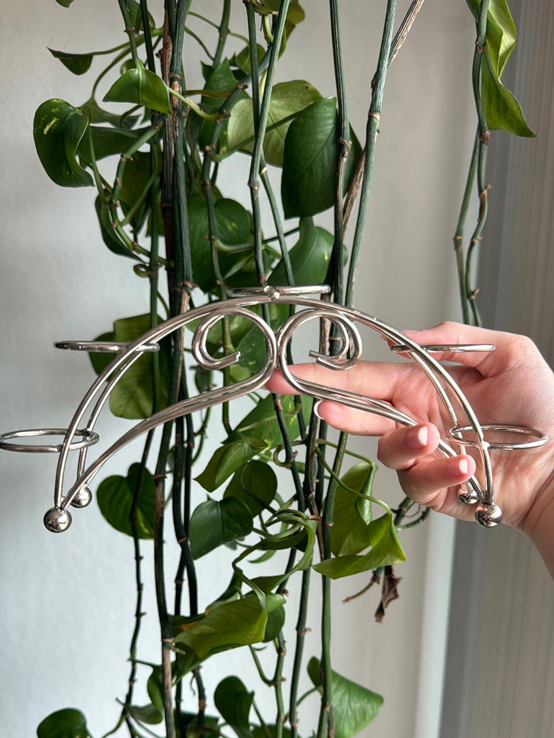 Silver Arch Sphere Stand