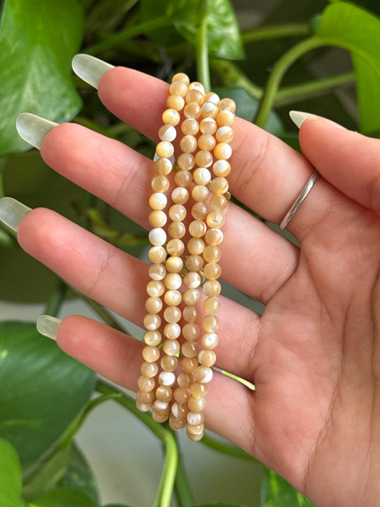Peachy Shell Dainty Bracelet