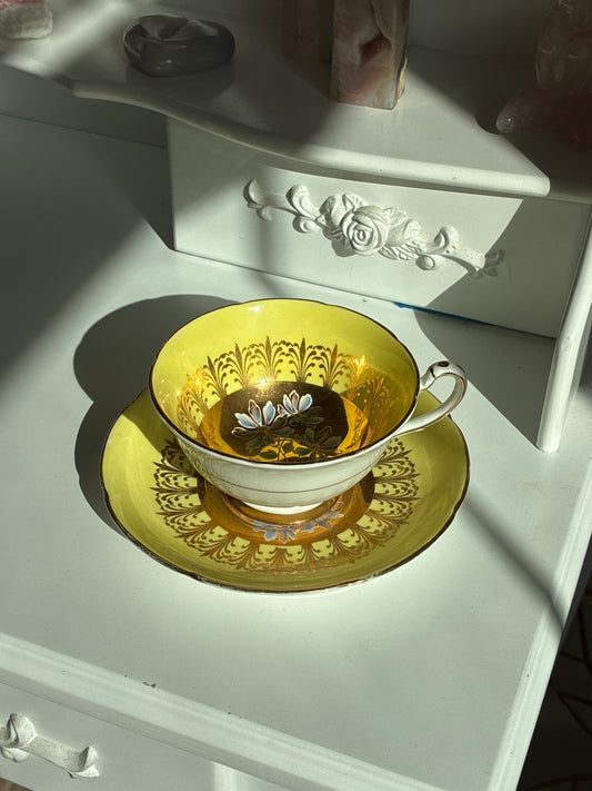 Blue Daisy Golden Colored Tea Set