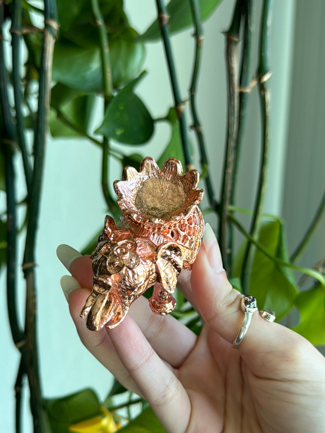 Rose Gold Elephant Sphere Stand