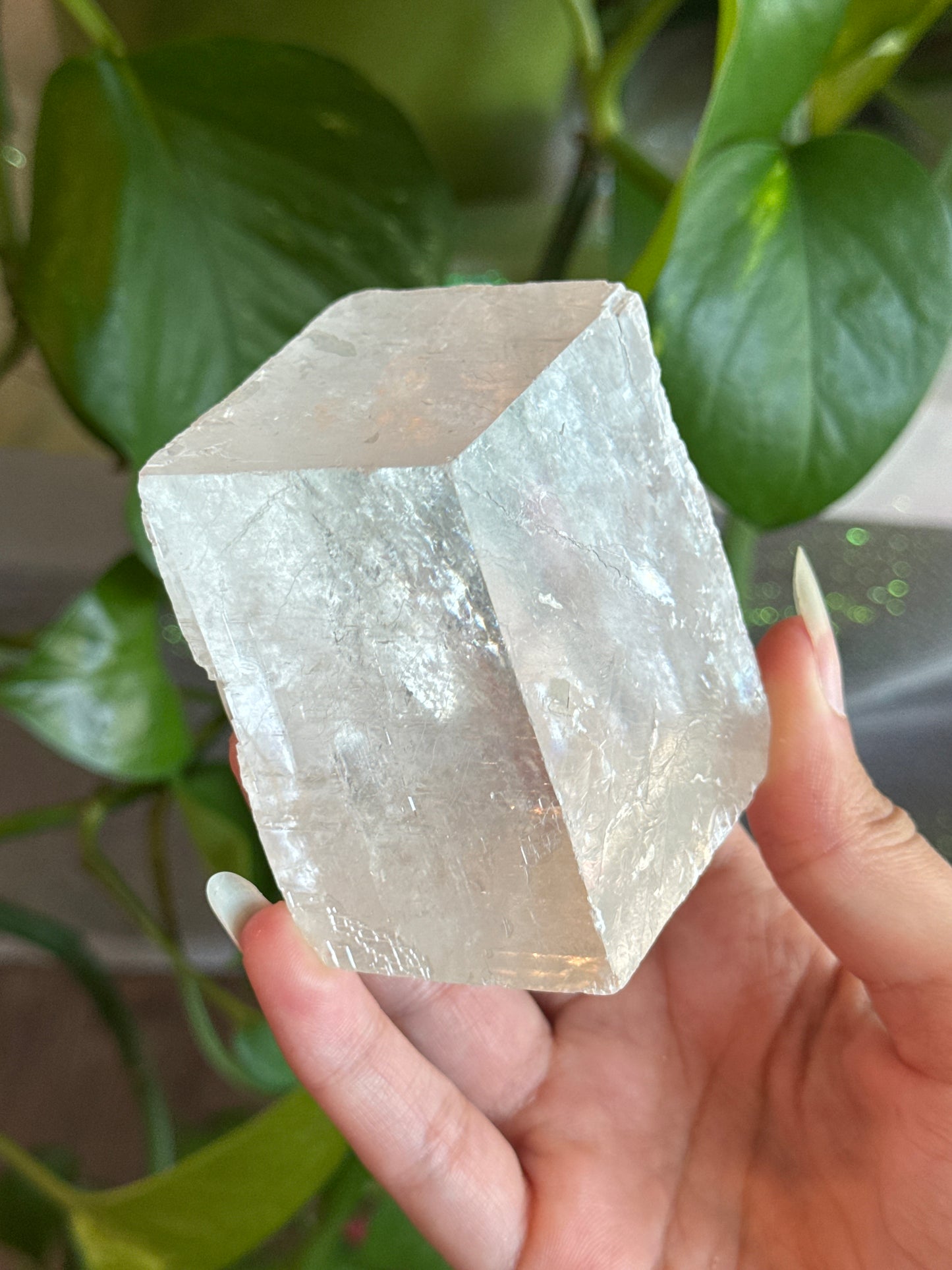 Optical Calcite Freeform with Rainbows
